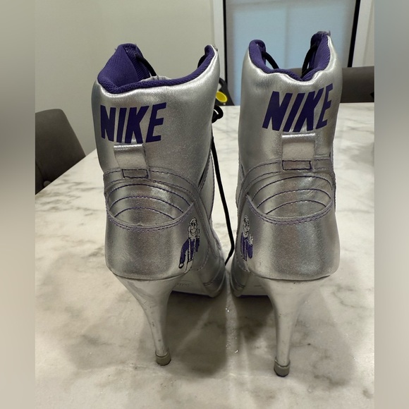 Nike Heels - Picture 1 of 5